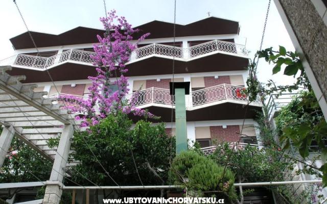 Villa Dobrila – Accommodatie Podgora Kroatië