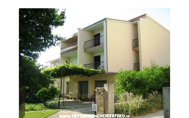 Villa with garden – Accommodatie Podstrana Kroatië