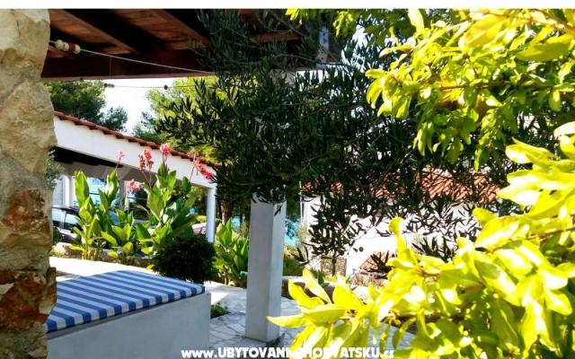 Appartementen Gjardini *** – Accommodatie Primosten Kroatië
