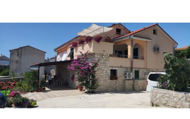 Appartement Lemi – Accommodatie Razanac Kroatië