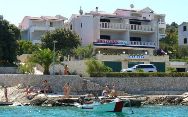 Aparthotel eM-Ka – Accommodatie Rogoznica Kroatië