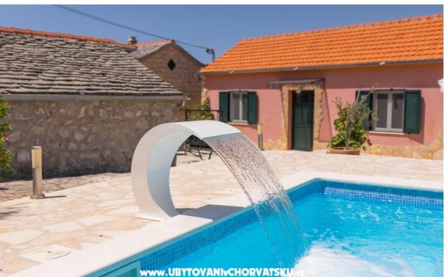 Kamene kuće Nikola – Accommodatie Rogoznica Kroatië