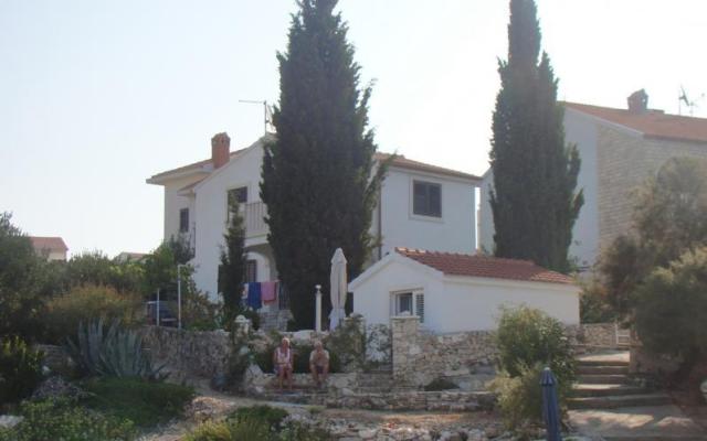 Huis Two Cypresses – Accommodatie Rogoznica Kroatië