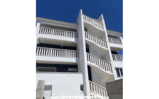 Villa Ivona – Accommodatie Rogoznica Kroatië