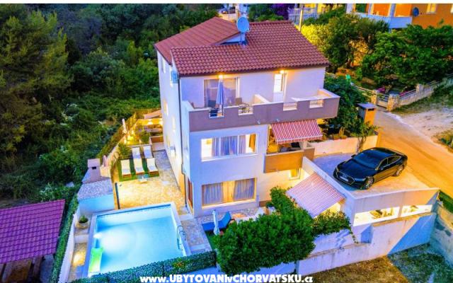 Bruno's Poolside Retreat – Accommodatie Trogir Kroatië