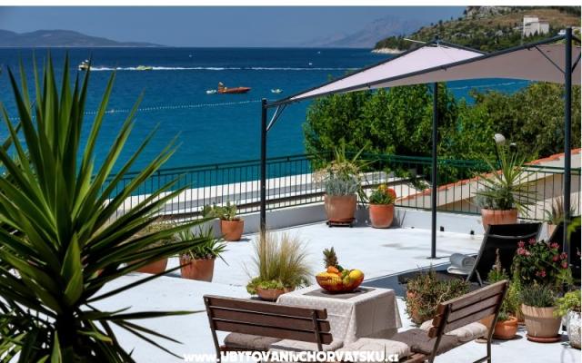 Beachfront Appartement NIVES – Accommodatie Tucepi Kroatië