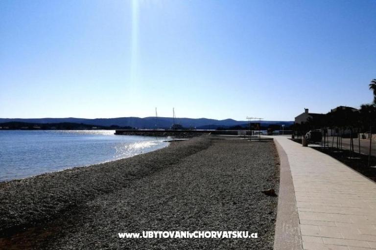 Dalmatinska kamena kuća – foto 17