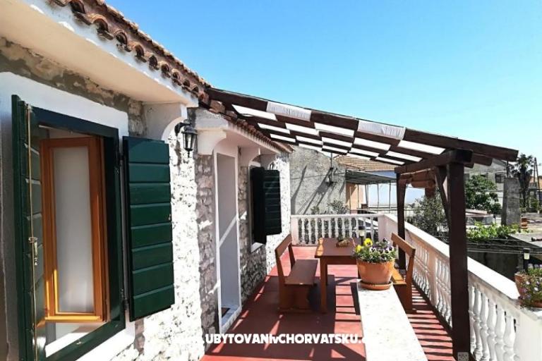 Dalmatinska kamena kuća – foto 3