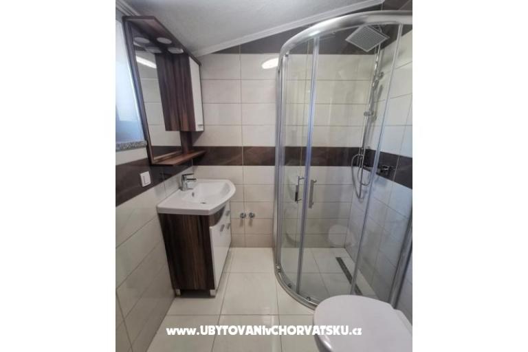 Villa Robert 2 met zwembad Cesarica – foto 8