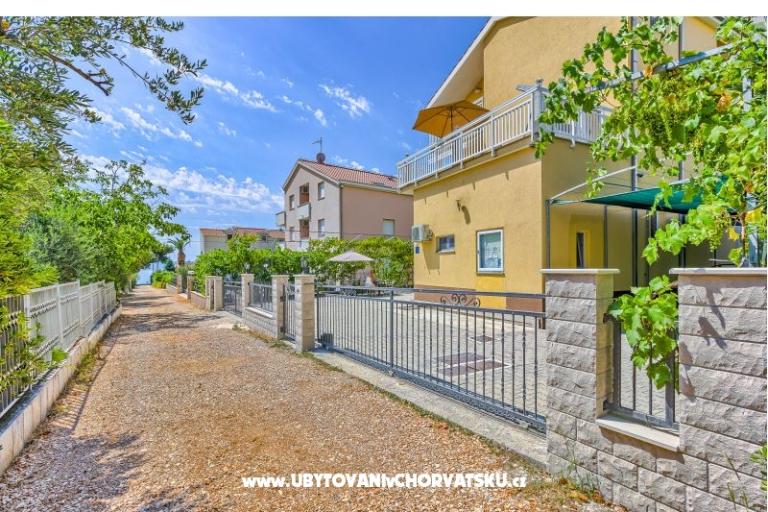 Banovski dvori – foto 2