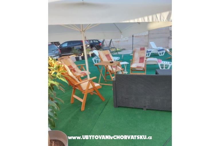 Appartementen Dinko s grijanim bazenom – foto 10