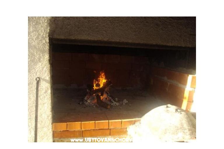 Appartementen Dinko s grijanim bazenom – foto 13