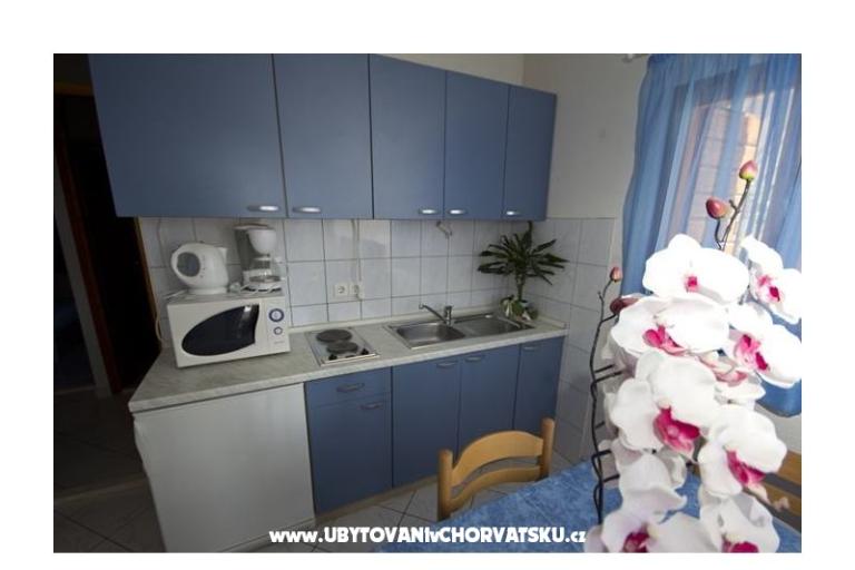 Appartementen Dinko s grijanim bazenom – foto 14