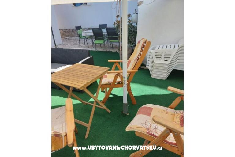 Appartementen Dinko s grijanim bazenom – foto 15