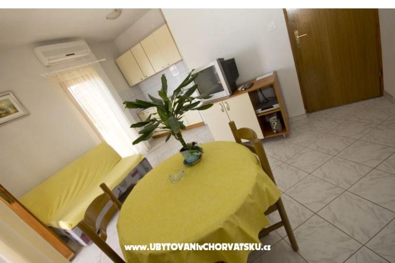 Appartementen Dinko s grijanim bazenom – foto 16