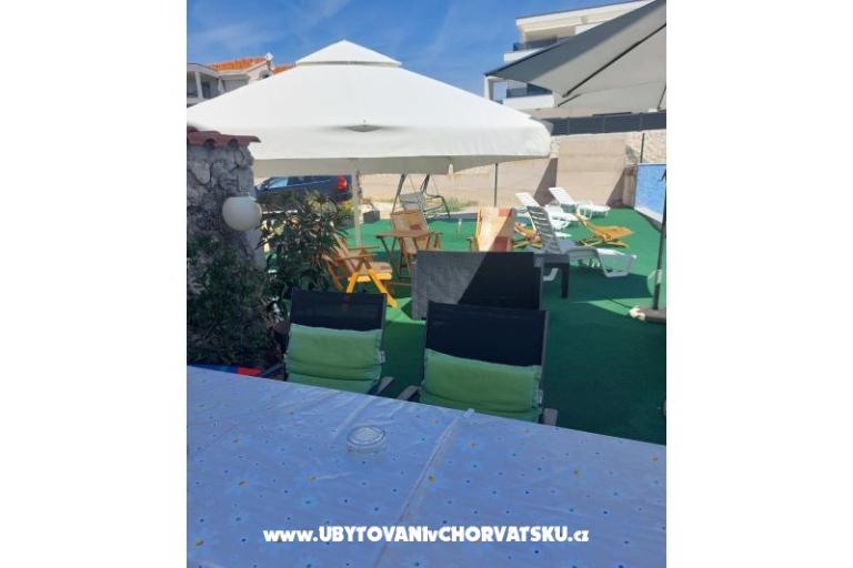 Appartementen Dinko s grijanim bazenom – foto 18