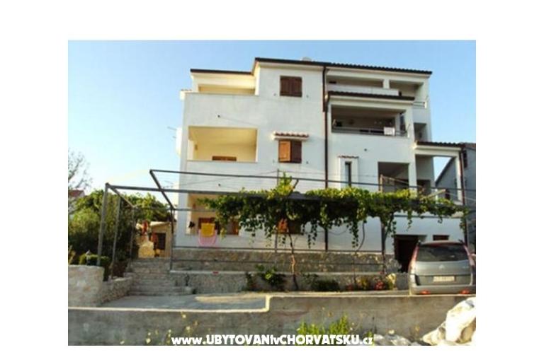 Appartementen Dinko s grijanim bazenom – foto 2