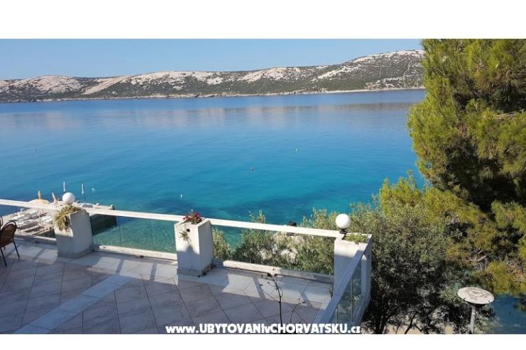 Ariela op het strand – foto 4