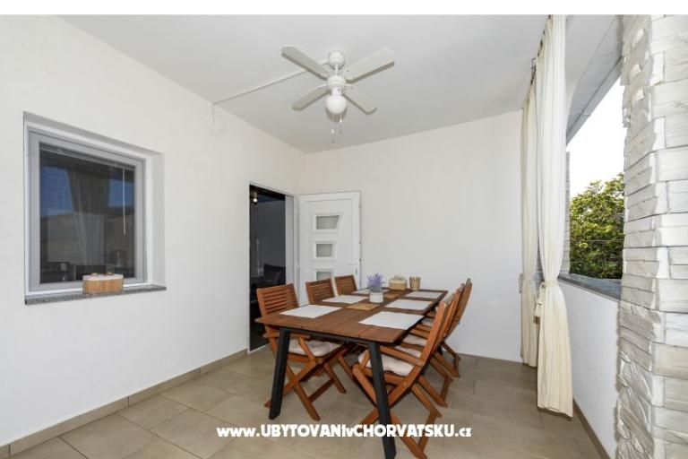 Appartement met zwembad and jacuzzi – foto 20