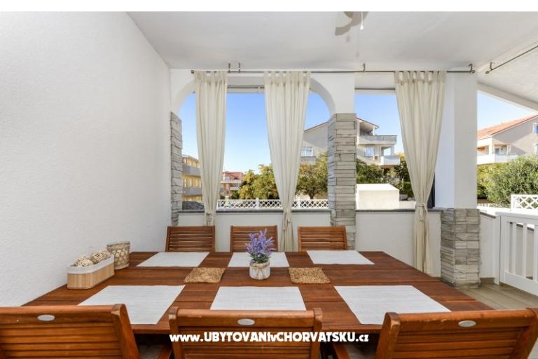 Appartement met zwembad and jacuzzi – foto 23