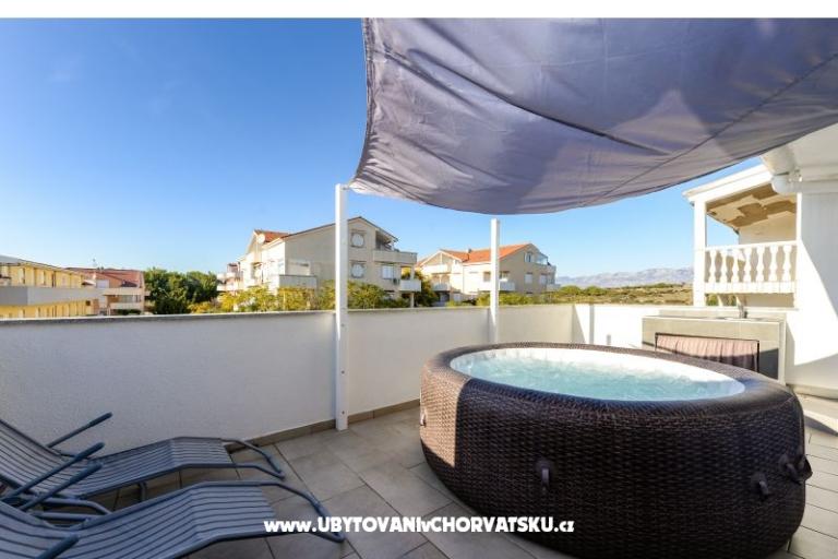 Appartement met zwembad and jacuzzi – foto 24