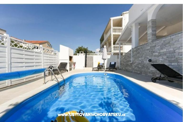 Appartement met zwembad and jacuzzi – foto 29