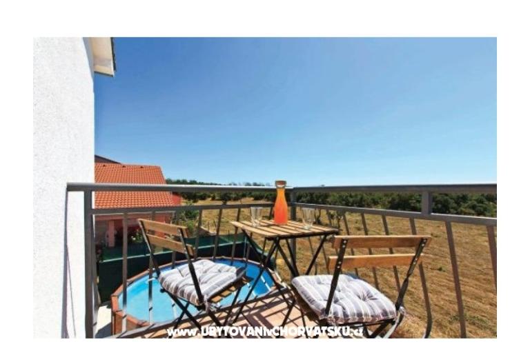Family house met zwembad – foto 16