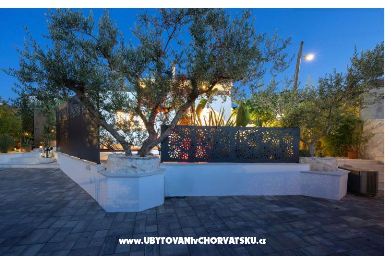 The Three Flowers Pool Huis – foto 72