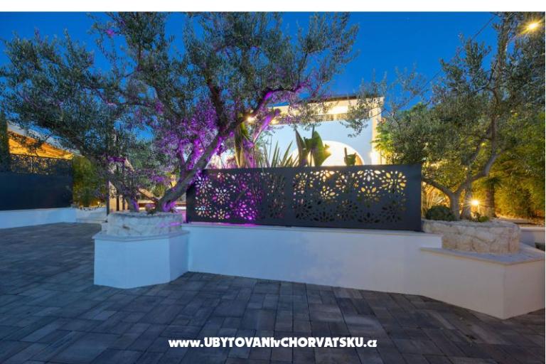 The Three Flowers Pool Huis – foto 73