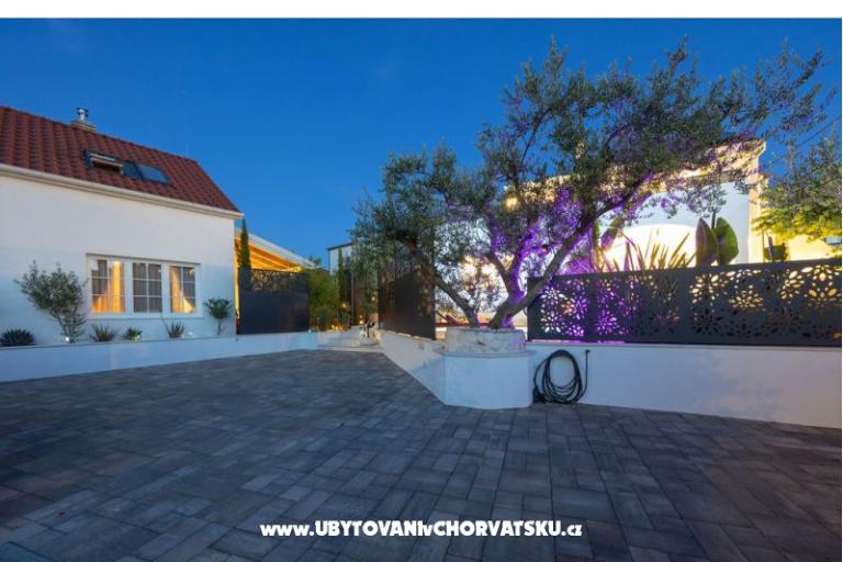 The Three Flowers Pool Huis – foto 74