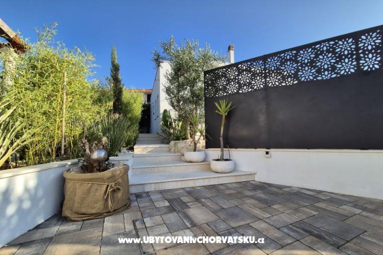 The Three Flowers Pool Huis – foto 8