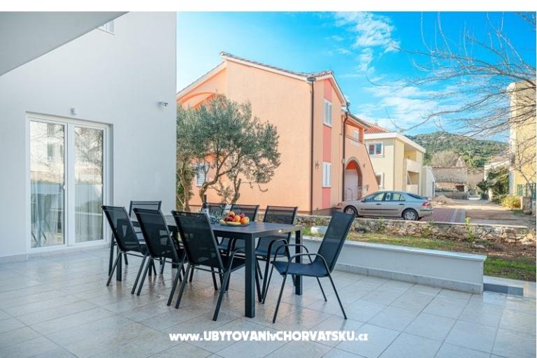 Beach Villa met zwembad Tribunj – foto 16