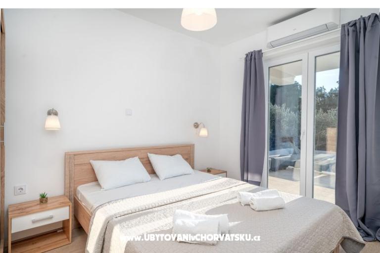 Beach Villa met zwembad Tribunj – foto 17