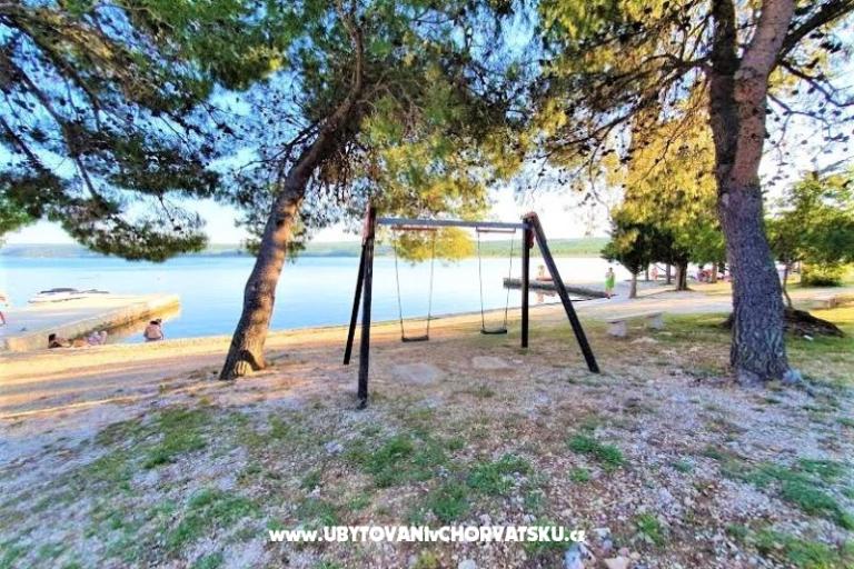 Appartementen Tena,  prvi red do mora – foto 6